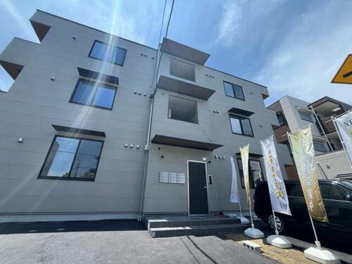 福岡県福岡市東区千早１丁目 3階建
