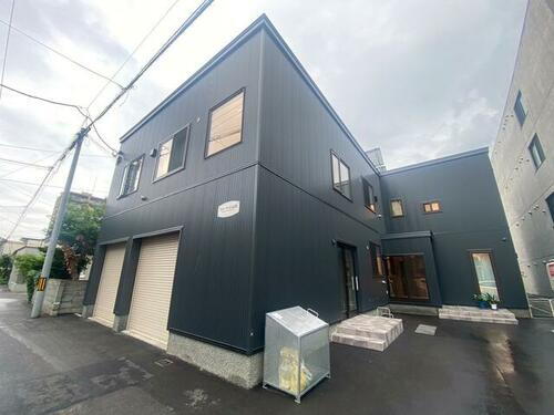 北海道札幌市中央区南十五条西７丁目 2階建 