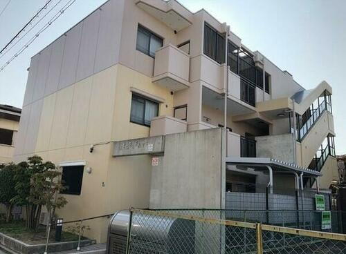 兵庫県尼崎市東難波町４丁目 3階建