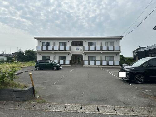 新潟県村上市藤沢 2階建