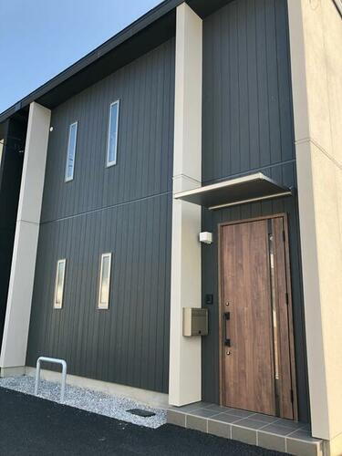 宮崎県宮崎市吉村町境目 2階建 築6年10ヶ月