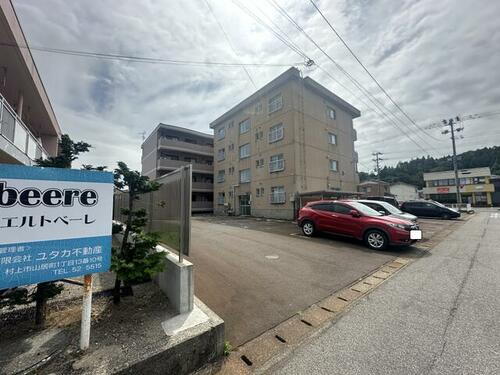 新潟県村上市山居町２丁目 4階建