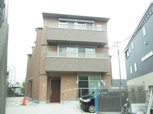 Ｌｕｓｔ　Ｓｔｒａｈｌ 3階建