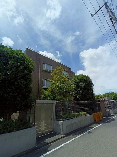 東京都世田谷区岡本２丁目 地上4階地下1階建
