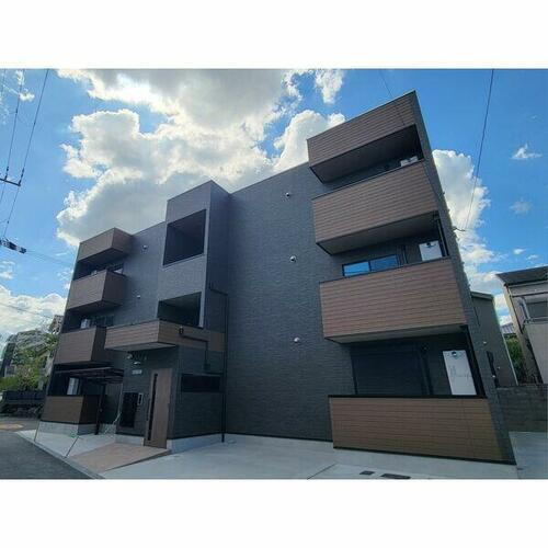 大阪府吹田市南正雀２丁目  3階建