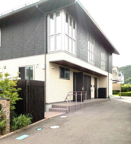 カメリアコート 2階建