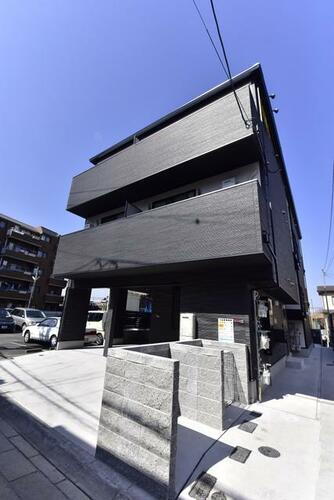 大阪府枚方市三矢町 3階建