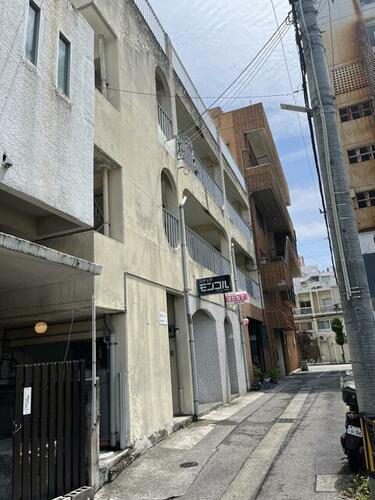 沖縄県石垣市美崎町 3階建 築45年10ヶ月
