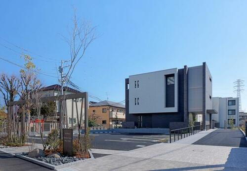 埼玉県草加市西町 3階建 