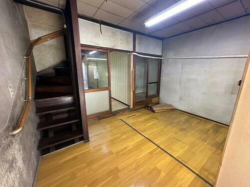 福岡県北九州市若松区白山２丁目 築50年12ヶ月 3階建