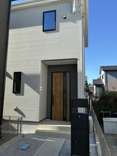 千葉県野田市七光台  2階建