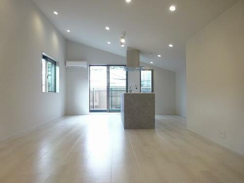 東京都世田谷区世田谷１丁目 2階建 