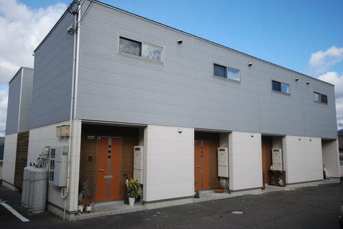 愛媛県松山市正円寺３丁目 2階建 築16年10ヶ月