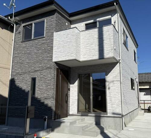 高知県南国市大そね乙  2階建