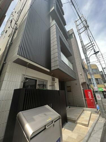 東京都北区赤羽１丁目 築2年10ヶ月 3階建