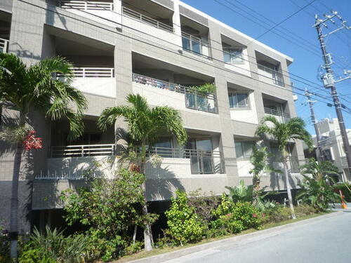 沖縄県那覇市天久２丁目 4階建 築18年3ヶ月