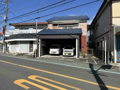 ビルトインガレージのある戸建て住宅