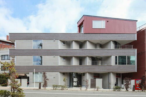 東京都渋谷区広尾３丁目 4階建 築8年10ヶ月