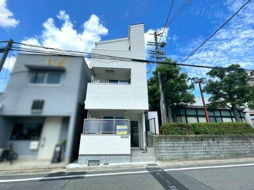 京都府京都市山科区椥辻西浦町  3階建