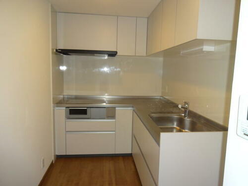 兵庫県神戸市灘区楠丘町６丁目 築28年6ヶ月 3階建