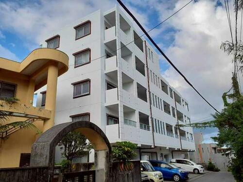 沖縄県那覇市字天久 5階建 築14年9ヶ月