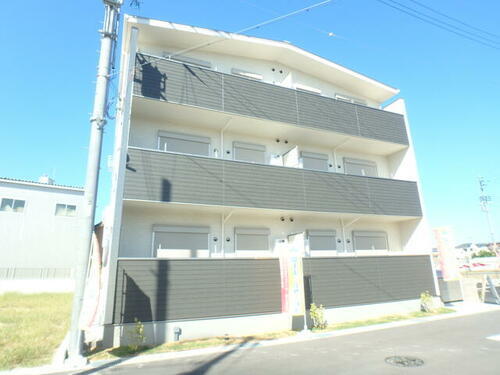 大阪府泉佐野市上瓦屋  3階建