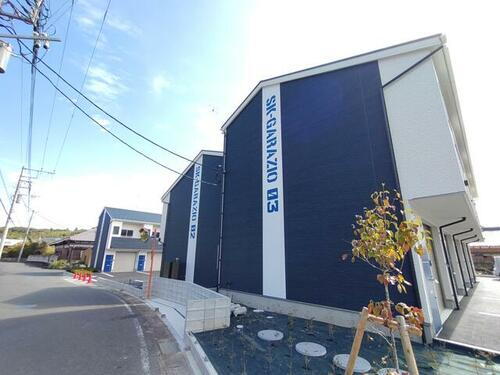 千葉県成田市野毛平  2階建