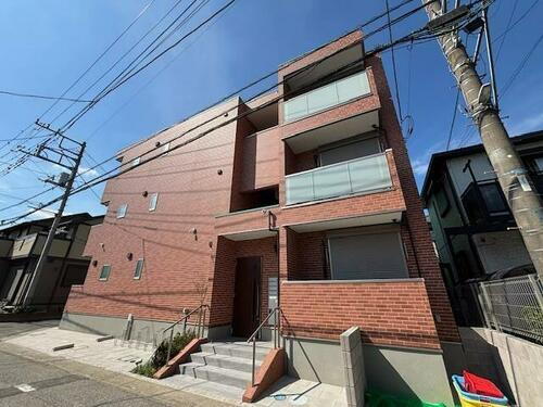 埼玉県越谷市千間台西４丁目  3階建