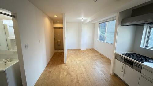 千葉県松戸市新松戸東 地上3階地下1階建 築38年9ヶ月