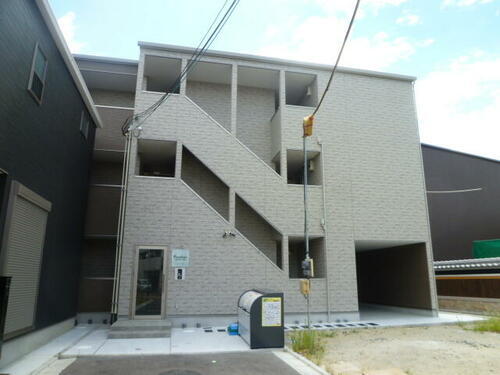 大阪府吹田市岸部中４丁目 3階建 築3年7ヶ月