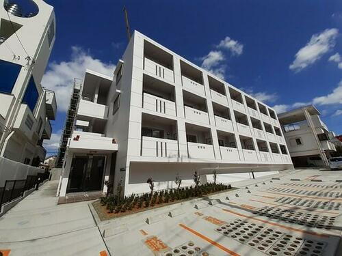 沖縄県那覇市金城１丁目 3階建 築4年10ヶ月