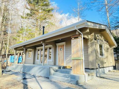 木の空間に癒されるログハウス平屋建