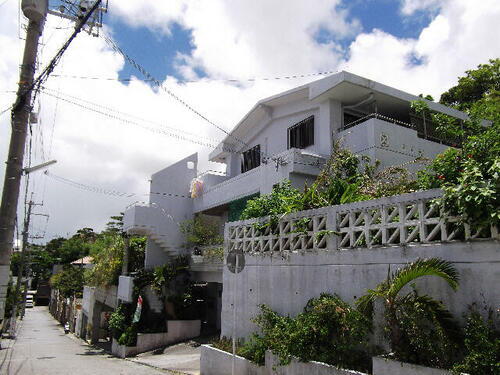 沖縄県那覇市字識名 3階建 築30年8ヶ月