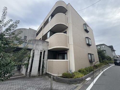 大阪府大東市灰塚４丁目 築32年5ヶ月 3階建