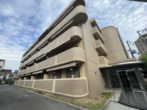 大阪府大東市灰塚２丁目 築32年5ヶ月 3階建