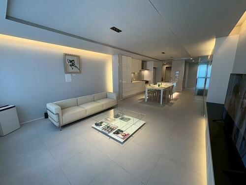 北海道札幌市中央区北二条西２８丁目 3階建 築1年未満