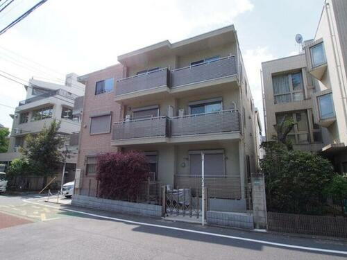 東京都目黒区青葉台３丁目 築9年11ヶ月 3階建