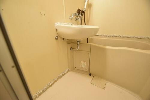 広島県広島市中区宝町 築39年1ヶ月 6階建