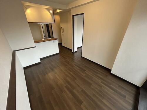 広島県広島市西区三滝本町２丁目 築40年10ヶ月 地上3階地下1階建