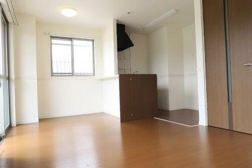 福岡県福岡市早良区田村２丁目 築13年5ヶ月 3階建