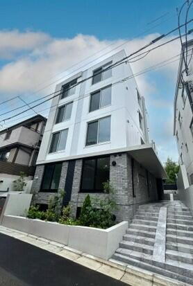 東京都世田谷区代田２丁目 地上4階地下1階建 