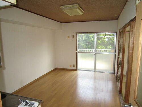 福岡県福岡市早良区賀茂１丁目 築41年3ヶ月 3階建