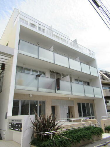 東京都渋谷区神宮前３丁目 築20年3ヶ月 地上4階地下1階建