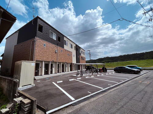 広島県福山市南本庄５丁目 築3年12ヶ月 3階建