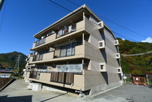 山梨県大月市大月３丁目 賃貸マンション