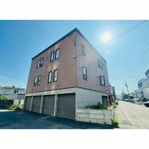 北海道札幌市豊平区平岸二条１丁目 築19年12ヶ月 3階建