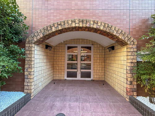 東京都足立区千住２丁目 築18年11ヶ月 3階建