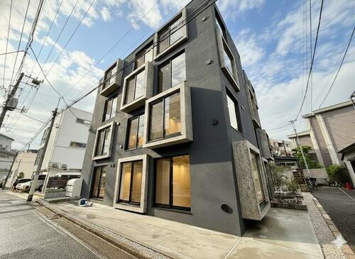 東京都板橋区中丸町  4階建