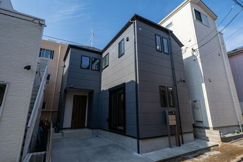 東京都板橋区中丸町  2階建