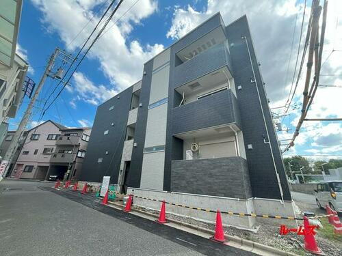 大阪府東大阪市森河内東１丁目  3階建